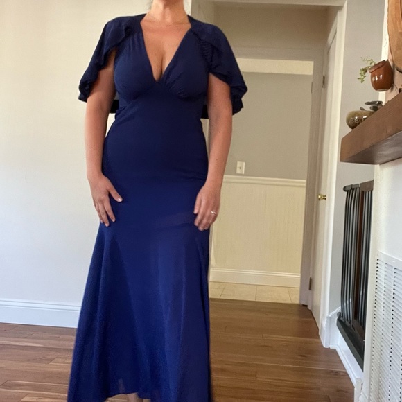 Nasty Gal Formal dress with cape ruffle sleeves open back - Picture 5 of 10